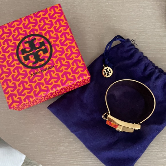 Tory Burch Tortoise shell and gold emblem cuff - Picture 10 of 16